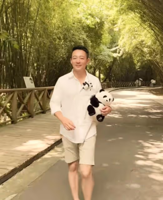 汪小菲馬筱梅現身成都，甜蜜約會熊貓基地，幸福滿溢引關注