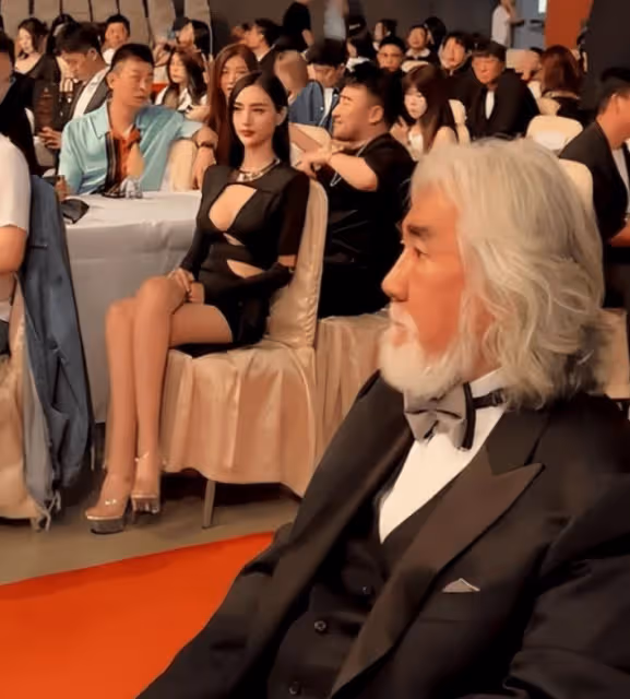 張紀中的「好色成性」翻車了!偷瞟美女姿色,讓他想入非非!