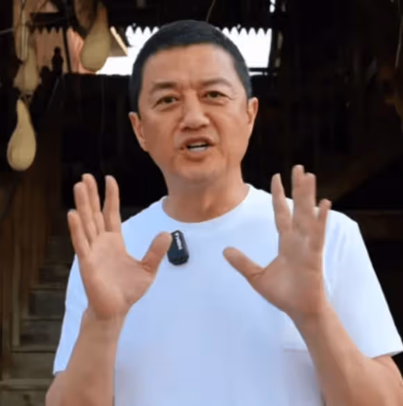 合作夥伴指控李亞鵬:提到錢就不回復,拖欠工資不交社保