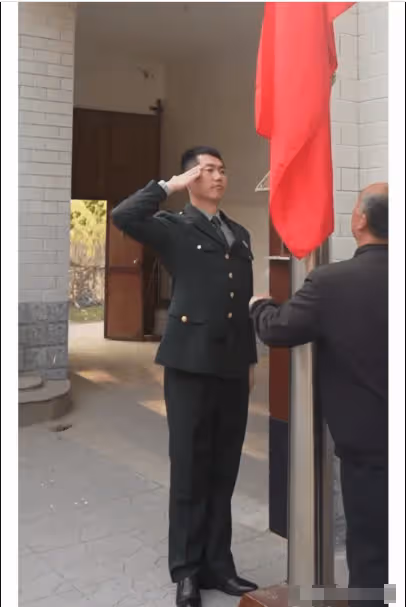 天安門最帥升旗手張自軒轉業後,現狀十分罕見,如今過得如何?