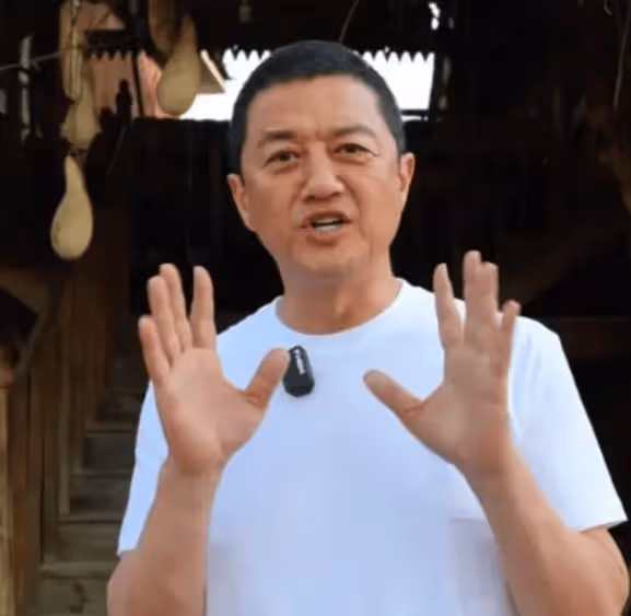 王菲前夫又搞事情!李亞鵬被員工公開爆料欠拖工資不交社保,提到錢就玩消失