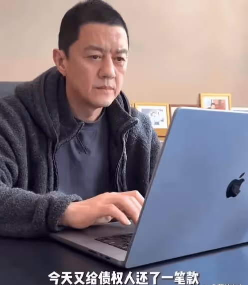 王菲前夫又搞事情!李亞鵬被員工公開爆料欠拖工資不交社保,提到錢就玩消失