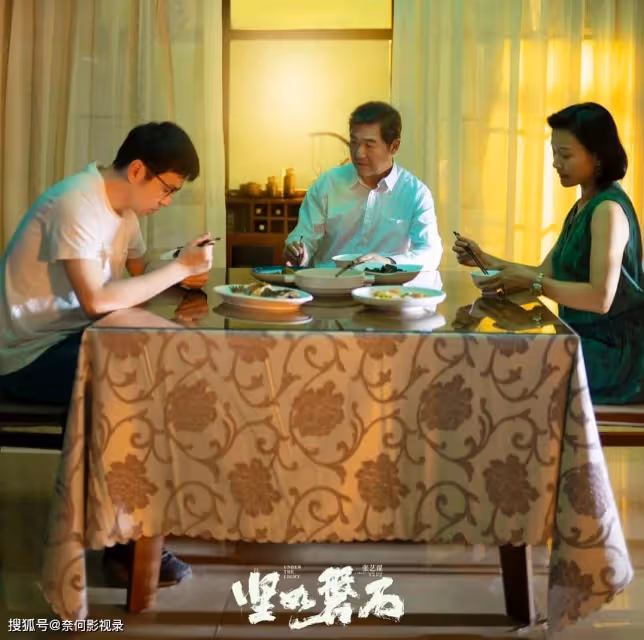 《老傢伙》首播4集,觀眾好評如潮,張國立挑對劇本了