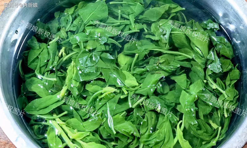 這菜全身是寶,2塊錢一把,很多人卻當它是野草,入夏遇到別錯過