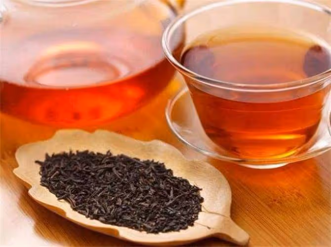 秋天喝茶有講究，綠茶好還是紅茶好呢？區別很大，很多人都錯了