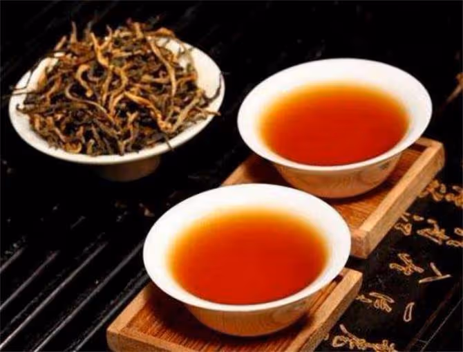 秋天喝茶有講究，綠茶好還是紅茶好呢？區別很大，很多人都錯了