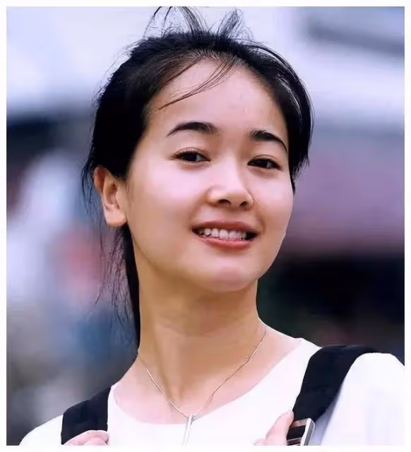 「風流成性」的左小青:緋聞不斷,46歲歸來仍靠身材吸睛