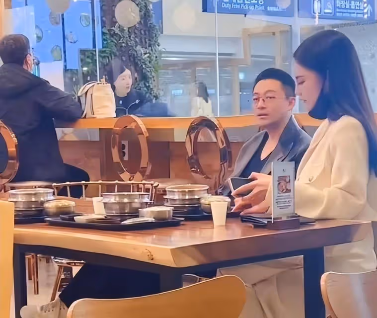 汪小菲馬筱梅新加坡被偶遇,兩人走路帶風顯霸氣!大S夫婦無法比