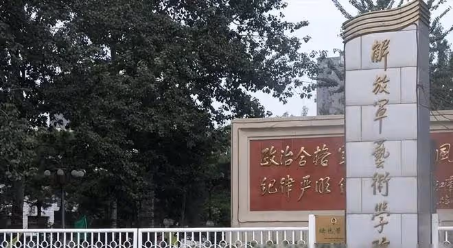 「騙」了我們30年，韓紅父親原來是家喻戶曉的他，難怪都不敢得