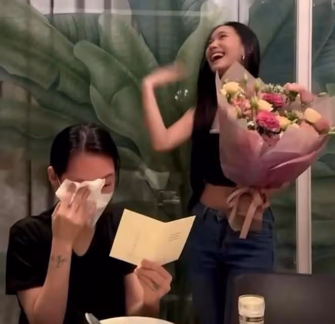 小S母親節獲女兒表白感動落淚,曬媽媽黃春梅,曝光其豪宅很敞亮