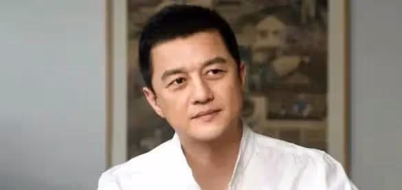 後續!前員工爆李亞鵬黑料:李亞鵬現身回應,背地裡有高人指點