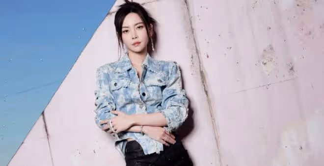 於文文演唱會穿緊身褲,隱私部位輪廓搶鏡,網友:真的不體面了!