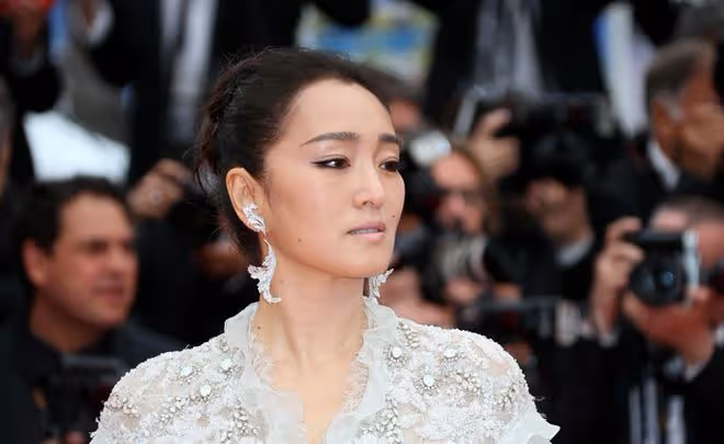 鞏俐，坎城紅毯上的氣場女王，自然老去依舊美麗動人