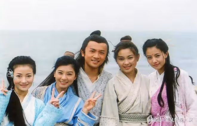 03版倚天屠龍記3美再聚，支持蘇有朋演唱會，88歲容嬤嬤到場淚目