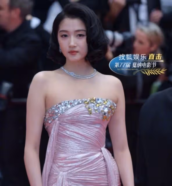坎城電影節女星告訴你：「乾乾癟癟」不叫美，珠圓玉潤才更有韻味