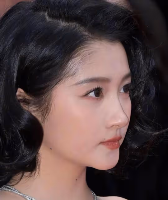 坎城電影節女星告訴你：「乾乾癟癟」不叫美，珠圓玉潤才更有韻味