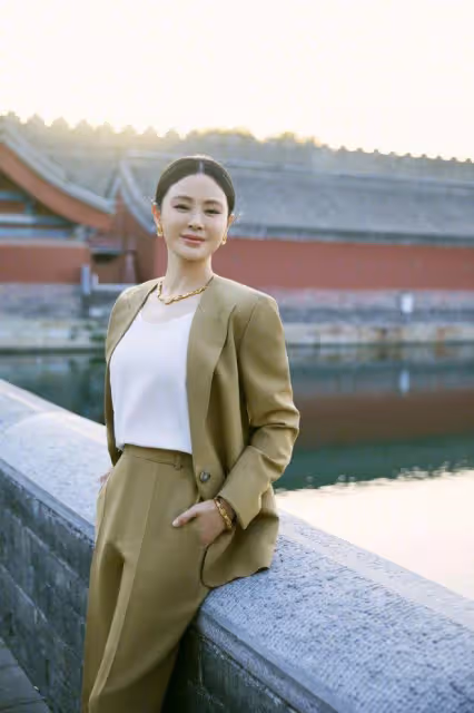 佟大為老婆曬與女兒合照，小美女像爸又像媽，身高超一米七好漂亮