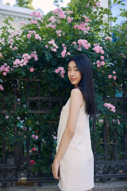 佟大為老婆曬與女兒合照，小美女像爸又像媽，身高超一米七好漂亮