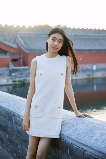 佟大為老婆曬與女兒合照，小美女像爸又像媽，身高超一米七好漂亮