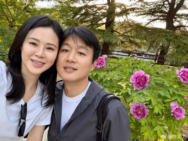 佟大為老婆曬與女兒合照，小美女像爸又像媽，身高超一米七好漂亮