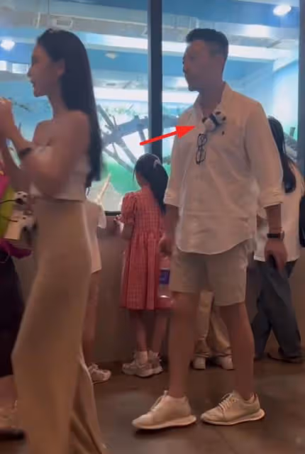 汪小菲帶小梅看大熊貓，給她拿防曬霜，小梅穿衣引發熱議 ​​​