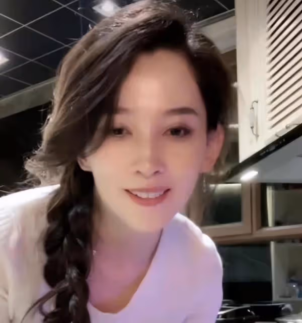 汪峰新女友和前夫昔日合照曝光，大量私人生活照公開