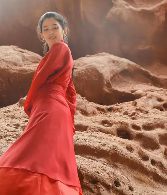 汪峰新女友和前夫昔日合照曝光，大量私人生活照公開