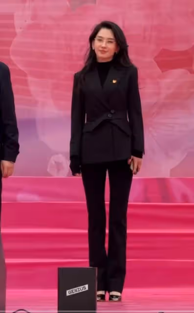 汪峰新女友和前夫昔日合照曝光，大量私人生活照公開