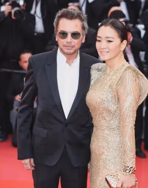 58歲鞏俐和26歲關曉彤同框，「骨相美」的優勢很明顯