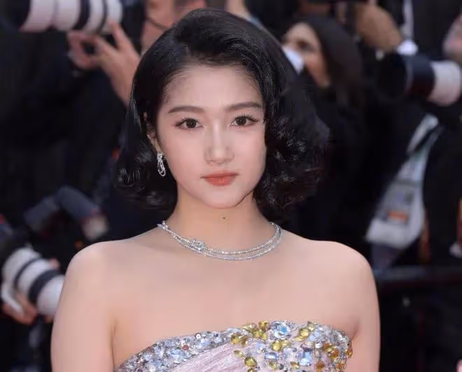 58歲鞏俐和26歲關曉彤同框，「骨相美」的優勢很明顯