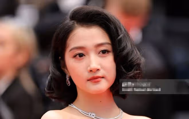 58歲鞏俐和26歲關曉彤同框，「骨相美」的優勢很明顯