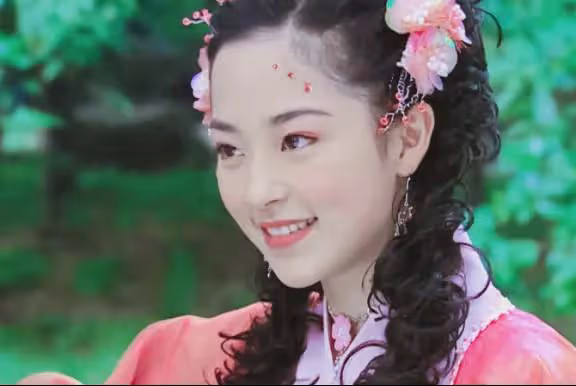 她是古裝女神，從沒演過女主，28歲就退圈，一個角色讓人想念20年