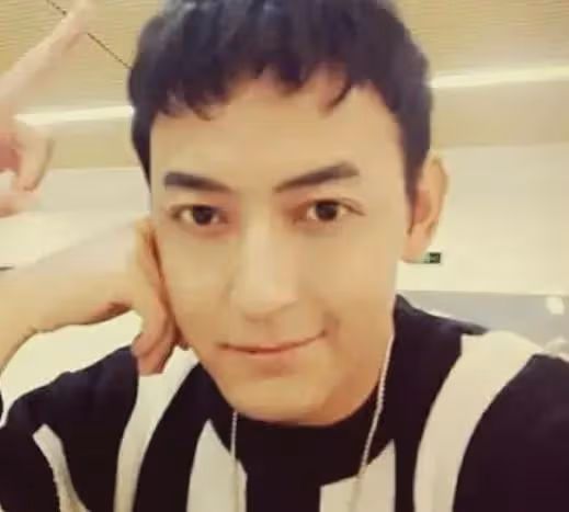 原來他早已離世！一天吃十幾片止疼藥，20天被死神帶走，年僅28歲