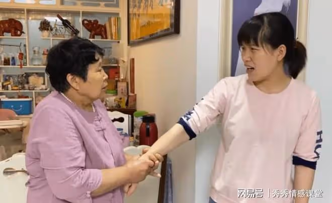 誰讓你辭職了,我兒住院拿啥治?兒媳:拿你的AA制家規治