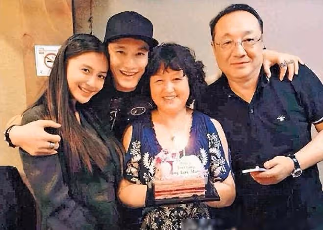 黃曉明的媽媽張素霞:兒子和兒媳離婚,顯得我比較可憐