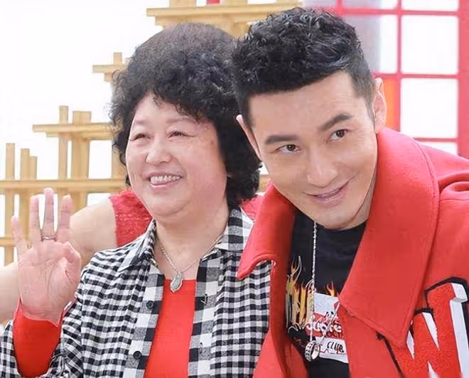 黃曉明的媽媽張素霞:兒子和兒媳離婚,顯得我比較可憐