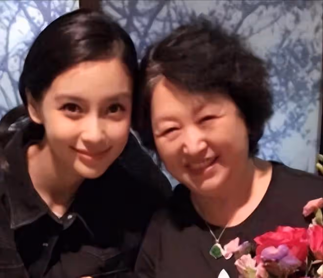 黃曉明的媽媽張素霞:兒子和兒媳離婚,顯得我比較可憐