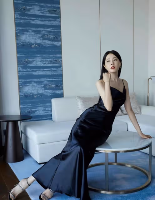 看到曾黎的男友後,網友集體破防問美女圖啥?