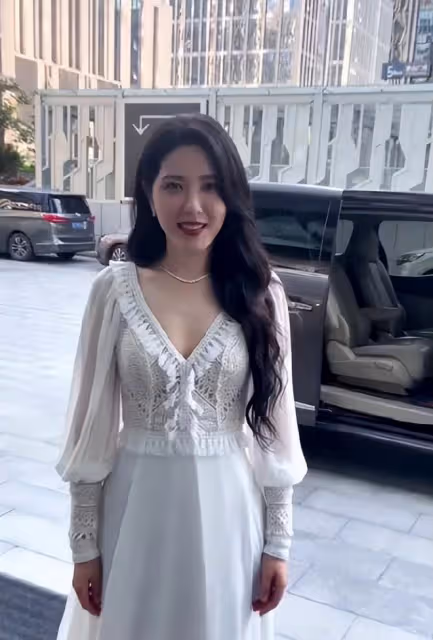 看到曾黎的男友後,網友集體破防問美女圖啥?