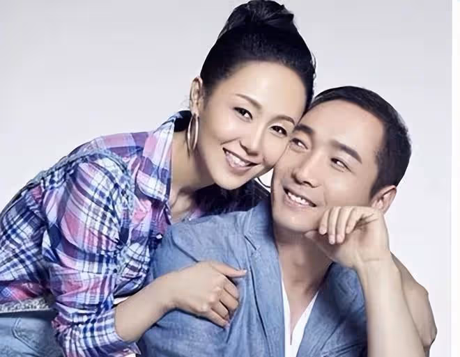 看到曾黎的男友後，網友集體破防問美女圖啥？