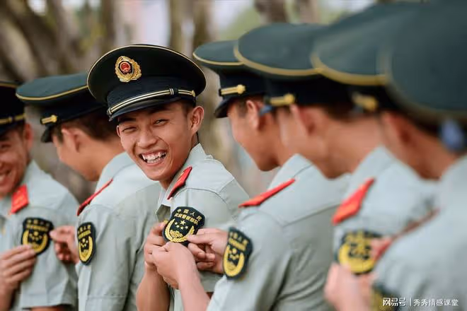 高考落榜後我去參軍,被上大學的堂弟嘲笑,如今我倆處境天壤之別