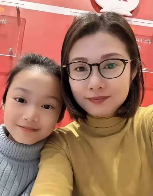 後續!優優媽透露,大哥抱下女兒時,身上沾滿她的腦漿