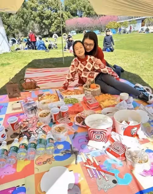 後續!優優媽透露,大哥抱下女兒時,身上沾滿她的腦漿