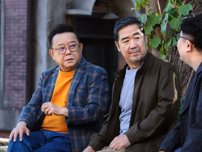 《老傢伙》才播4集,收視率破1.4,央視前主持人周濤這回賭對了