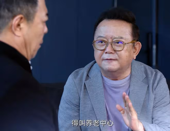 《老傢伙》才播4集,收視率破1.4,央視前主持人周濤這回賭對了