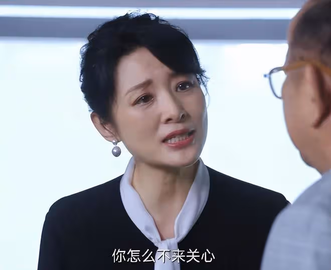 《老傢伙》才播4集,收視率破1.4,央視前主持人周濤這回賭對了