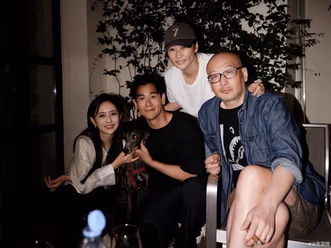 佟麗婭曬坎城電影節plog,與彭于晏等開心合影,男帥女美超養眼