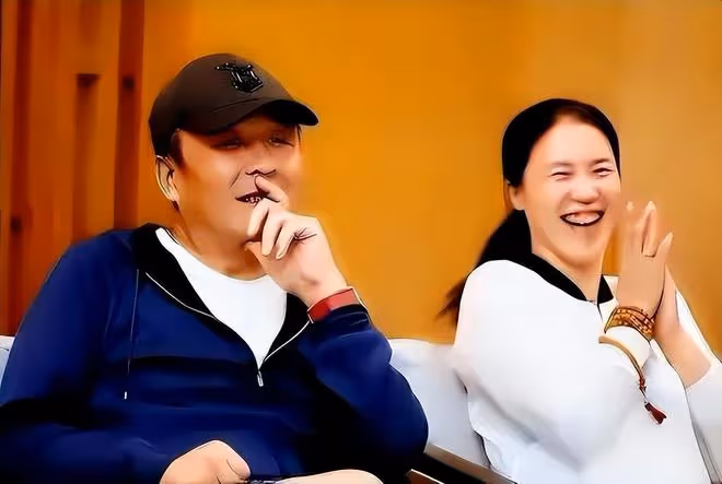 王楠攜富豪老公亮相!她穿著樸素接地氣,老公身家過億氣質儒雅