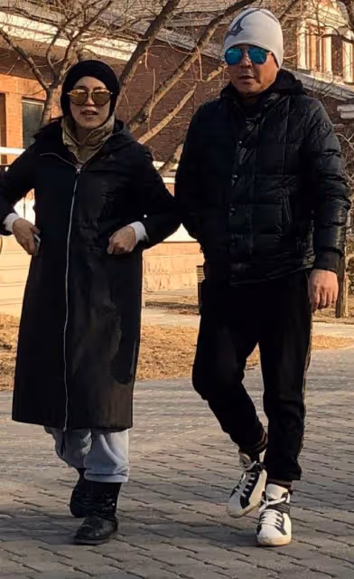 王楠攜富豪老公亮相!她穿著樸素接地氣,老公身家過億氣質儒雅