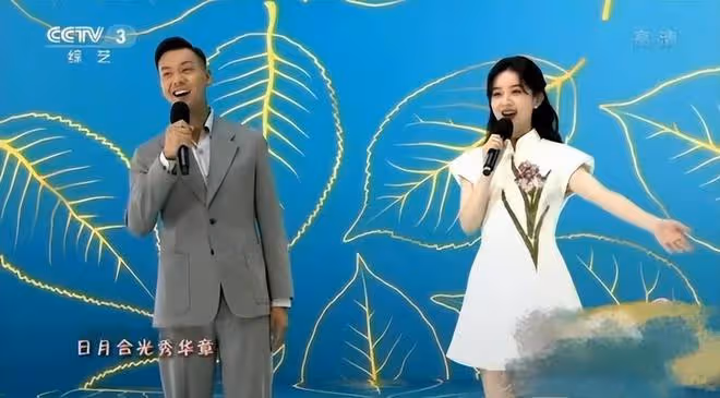趙麗穎新戲帶娃太嫻熟!穿著簡單打扮好樸素,為貼近角色太拼了